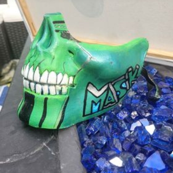 Green Mask - Picture 2 of 2